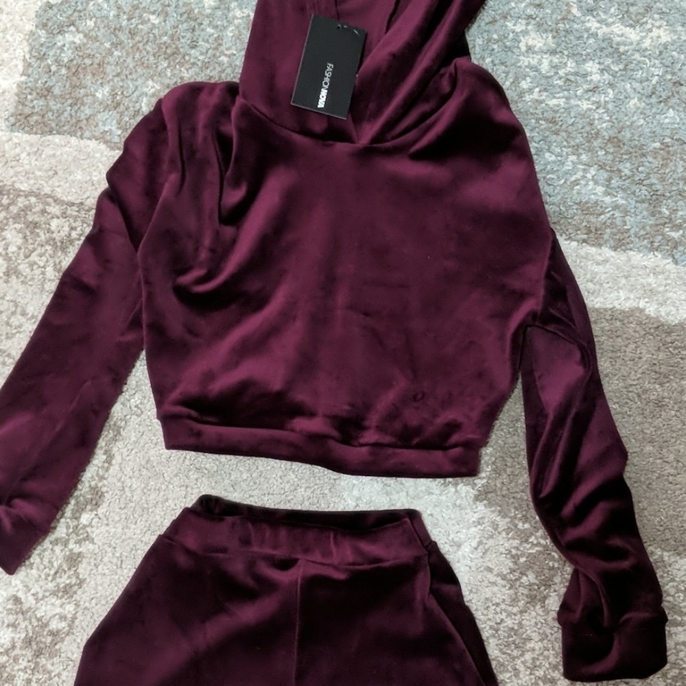 NEVOR WORN Velour bergundy set